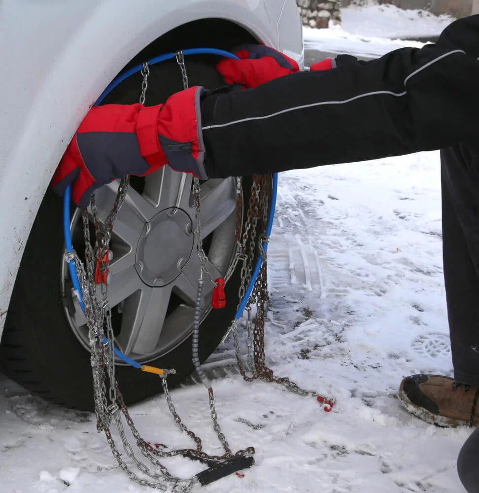 Comment installer des chaînes à neige sur ma voiture ? – Musher Antiglisse