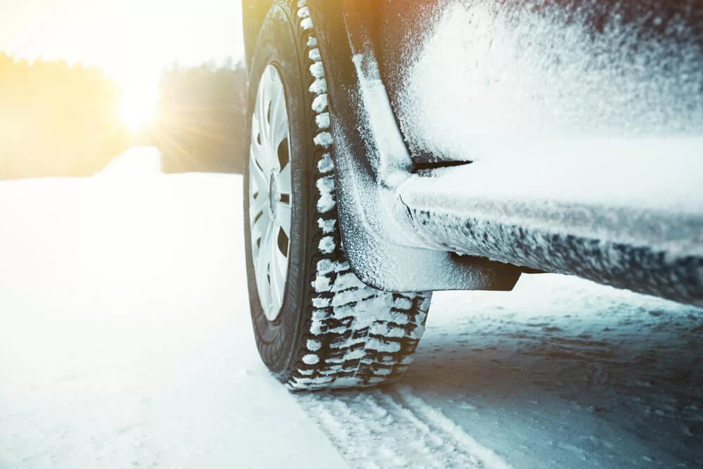 Équiper ses pneus en hiver avec des pneus nordiques, une bonne idée ?