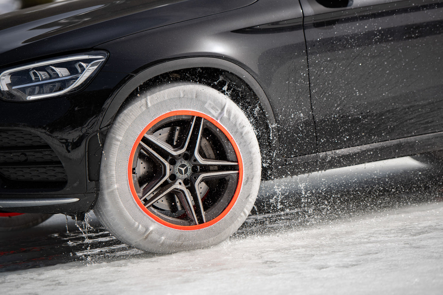 Chaussettes à neige pour Mercedes : comment rouler en toute sécurité c –  Musher Antiglisse